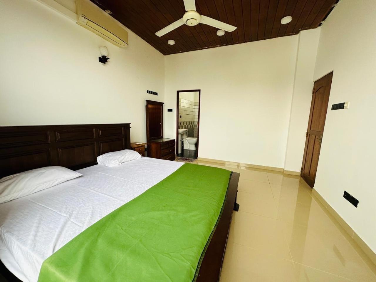 Green Tree Apartments Dehiwala-Mont Lavinia Extérieur photo