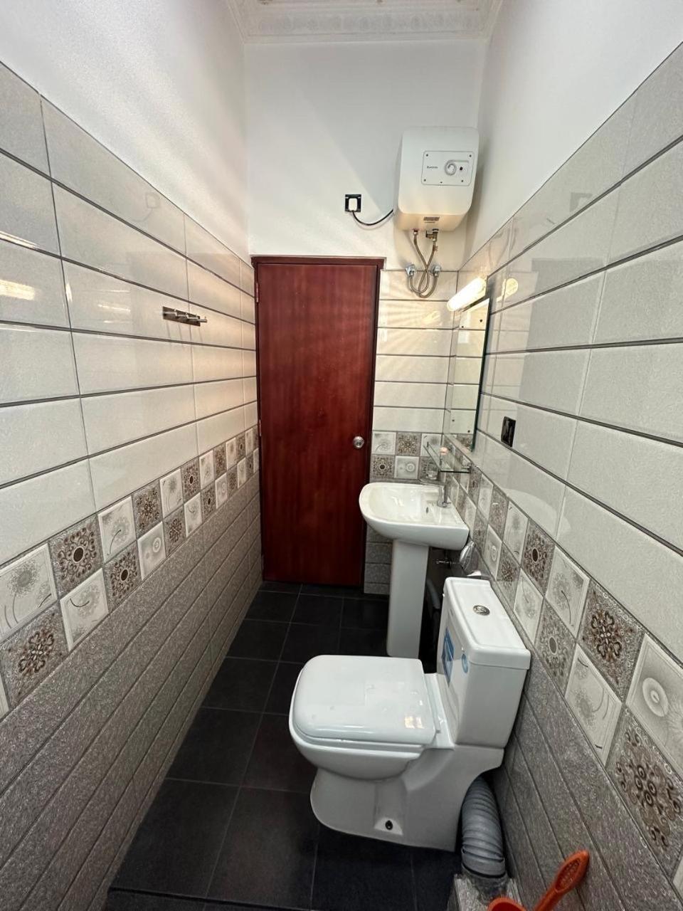 Green Tree Apartments Dehiwala-Mont Lavinia Extérieur photo
